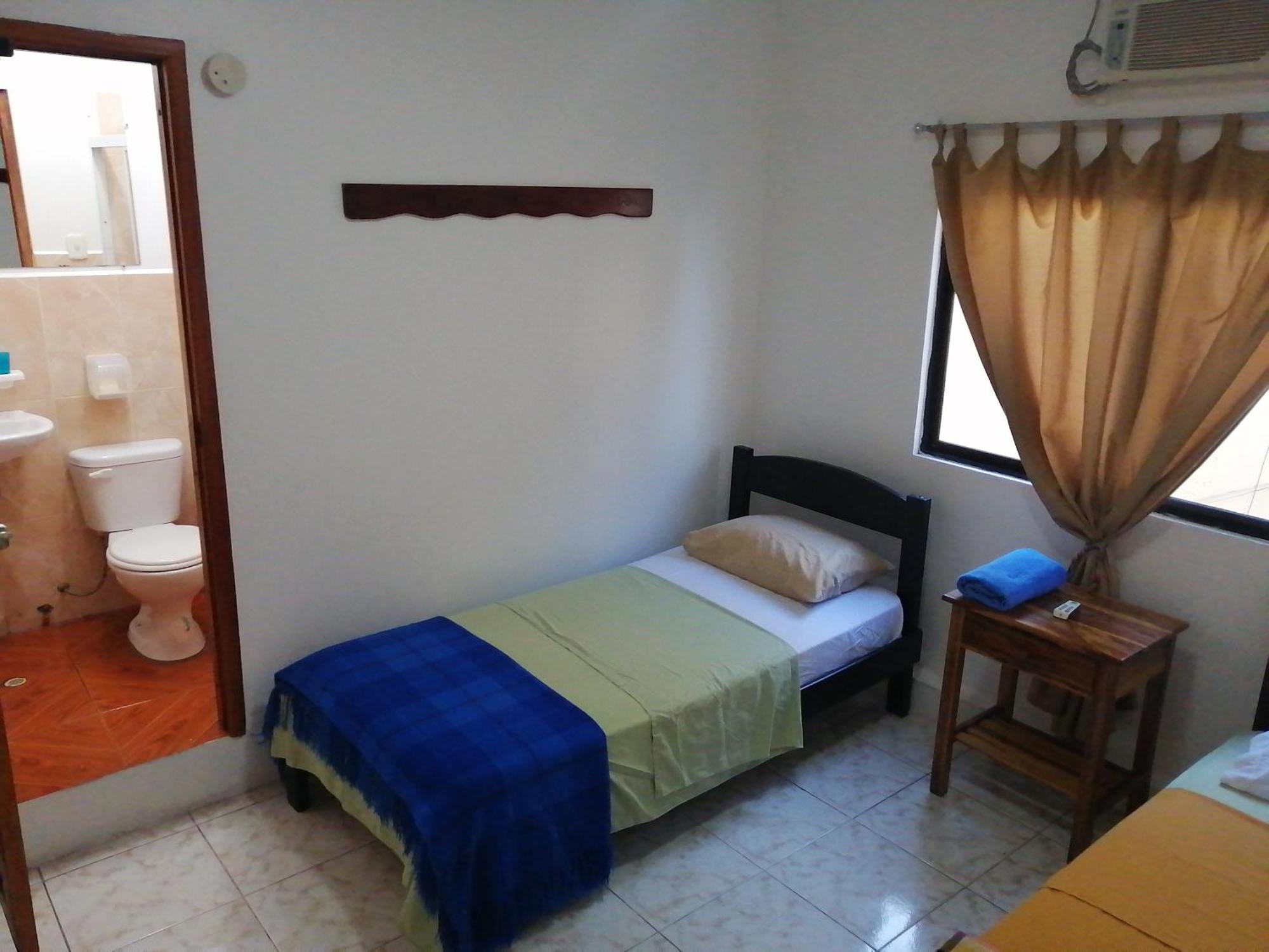 Hostal La Casa De Luis Puerto Baquerizo Moreno Eksteriør bilde