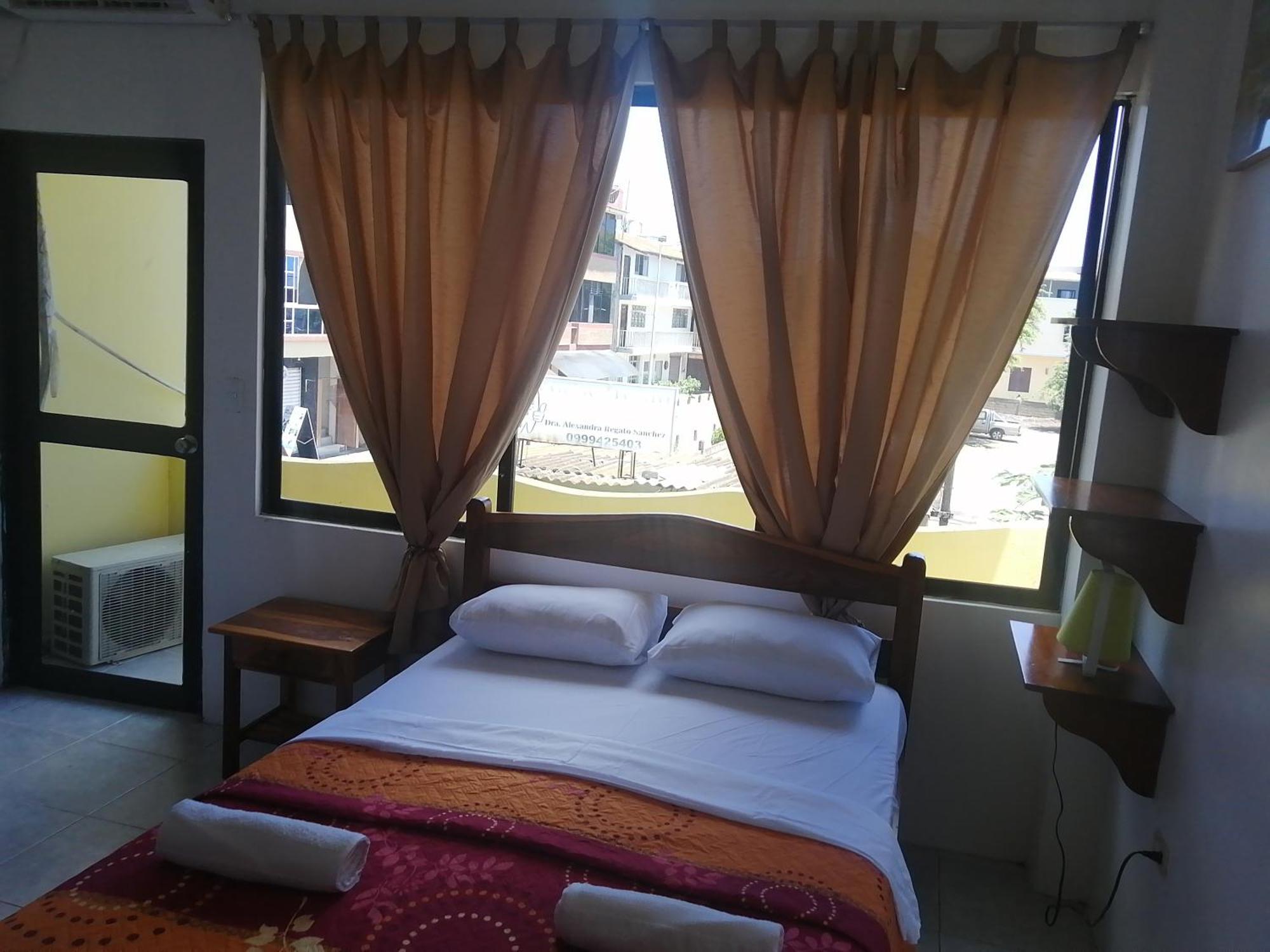 Hostal La Casa De Luis Puerto Baquerizo Moreno Eksteriør bilde